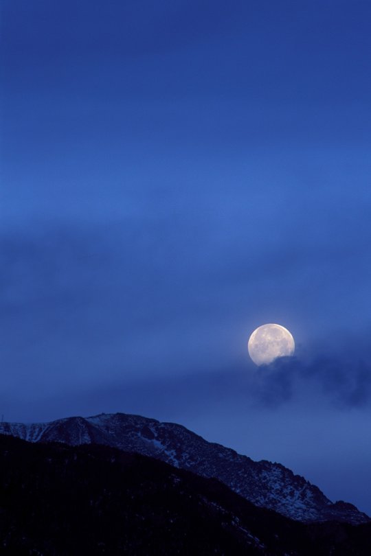 Moonset from Quail Lake
